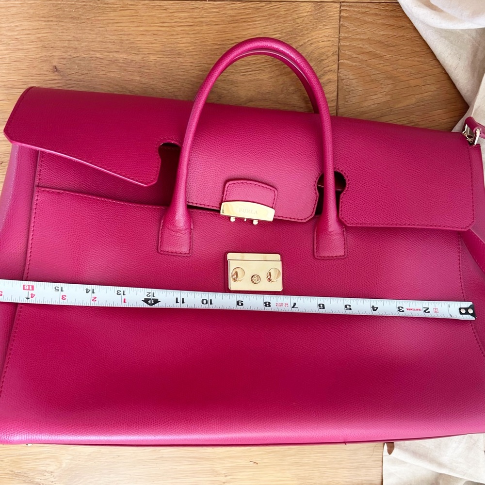 Furla Fuchsia Leather Tote Bag with Gold Hardware - Picture 4 of 16